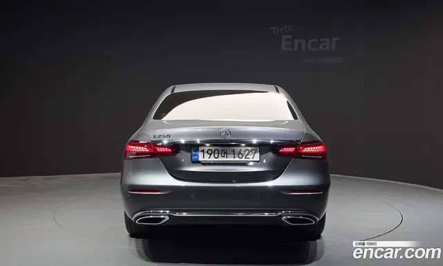 Mercedes-Benz E-Class 2022 2.0 гидро, миниатюра 4