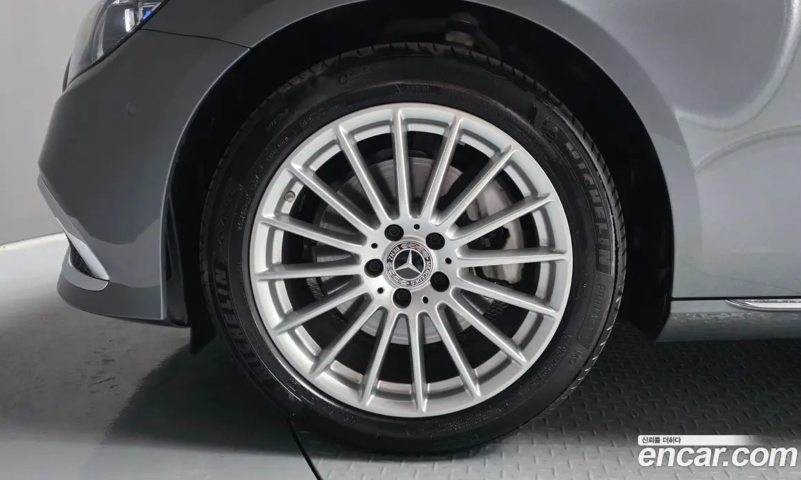 Mercedes-Benz E-Class 2022 2.0 гидро, фото 5