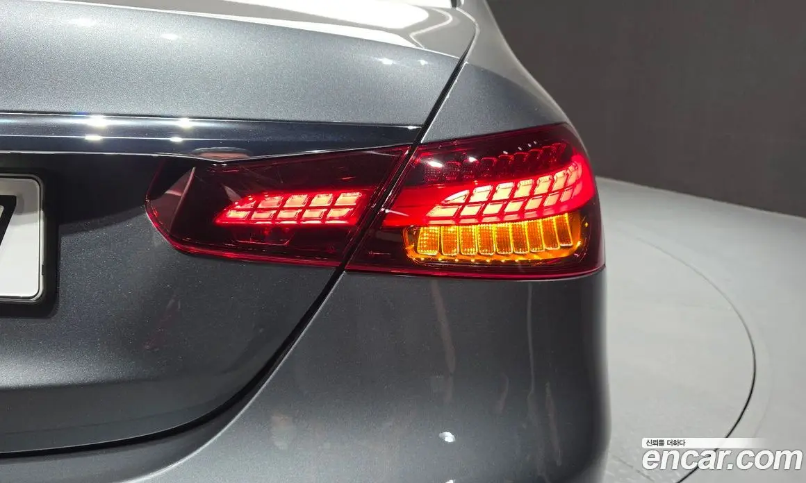 Mercedes-Benz E-Class 2022 2.0 гидро, фото 9