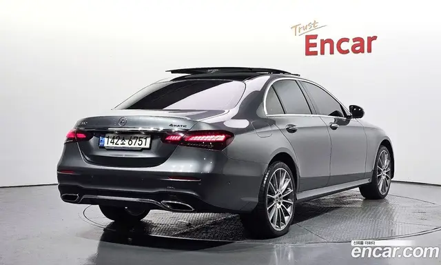 Mercedes-Benz E-Class 2022 2.0 гидро, миниатюра 2