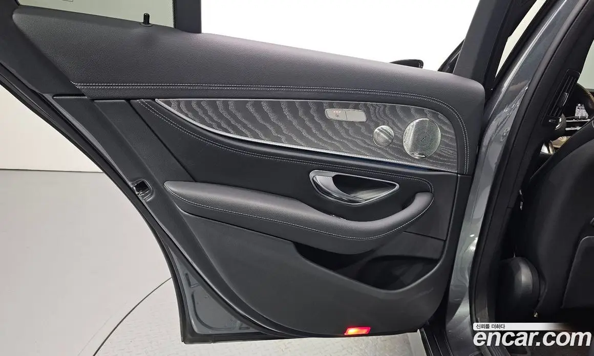 Mercedes-Benz E-Class 2022 2.0 гидро, фото 15