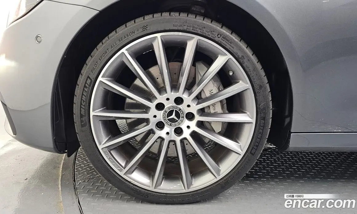 Mercedes-Benz E-Class 2022 2.0 гидро, фото 5