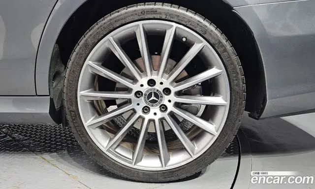 Mercedes-Benz E-Class 2022 2.0 гидро, миниатюра 7