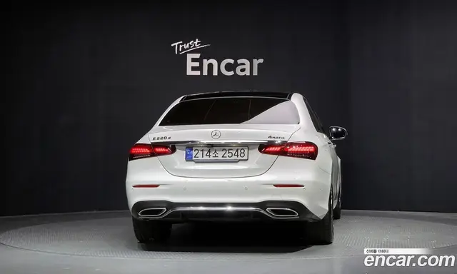 Mercedes-Benz E-Class 2023 1.9 автомат (гидро), миниатюра 4