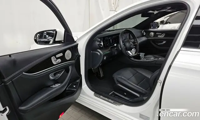 Mercedes-Benz E-Class 2023 1.9 автомат (гидро), миниатюра 10