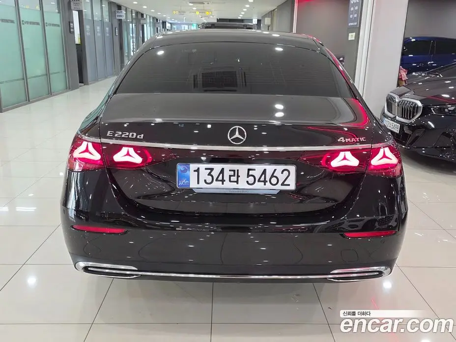 Mercedes-Benz E-Class 2025 2.0 гидро, фото 4
