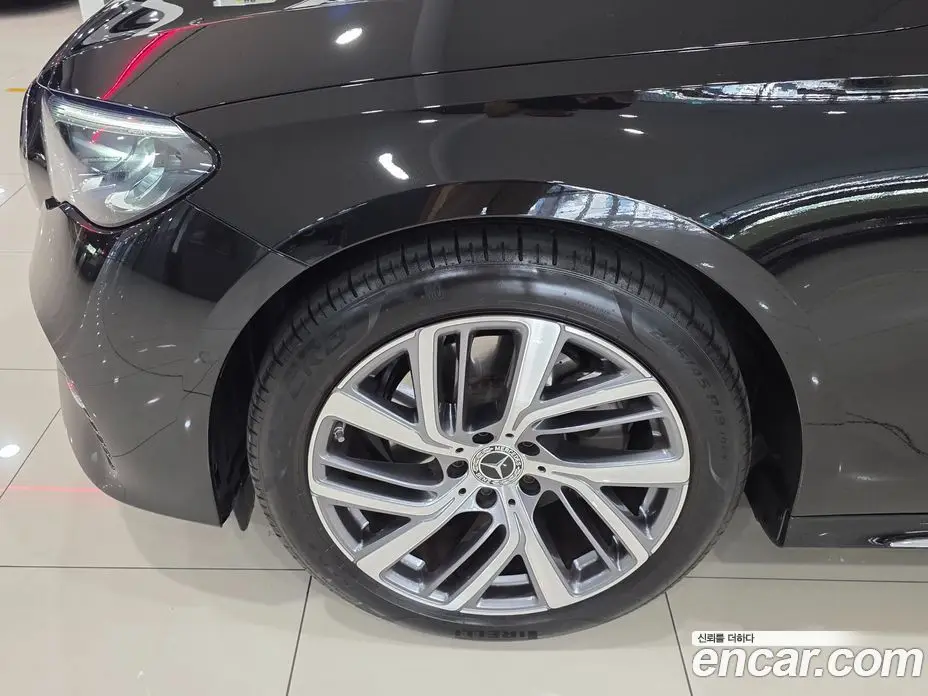 Mercedes-Benz E-Class 2025 2.0 гидро, фото 5