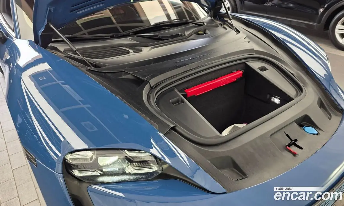 Porsche Taycan 2021 0.1 автомат (гидро), фото 6