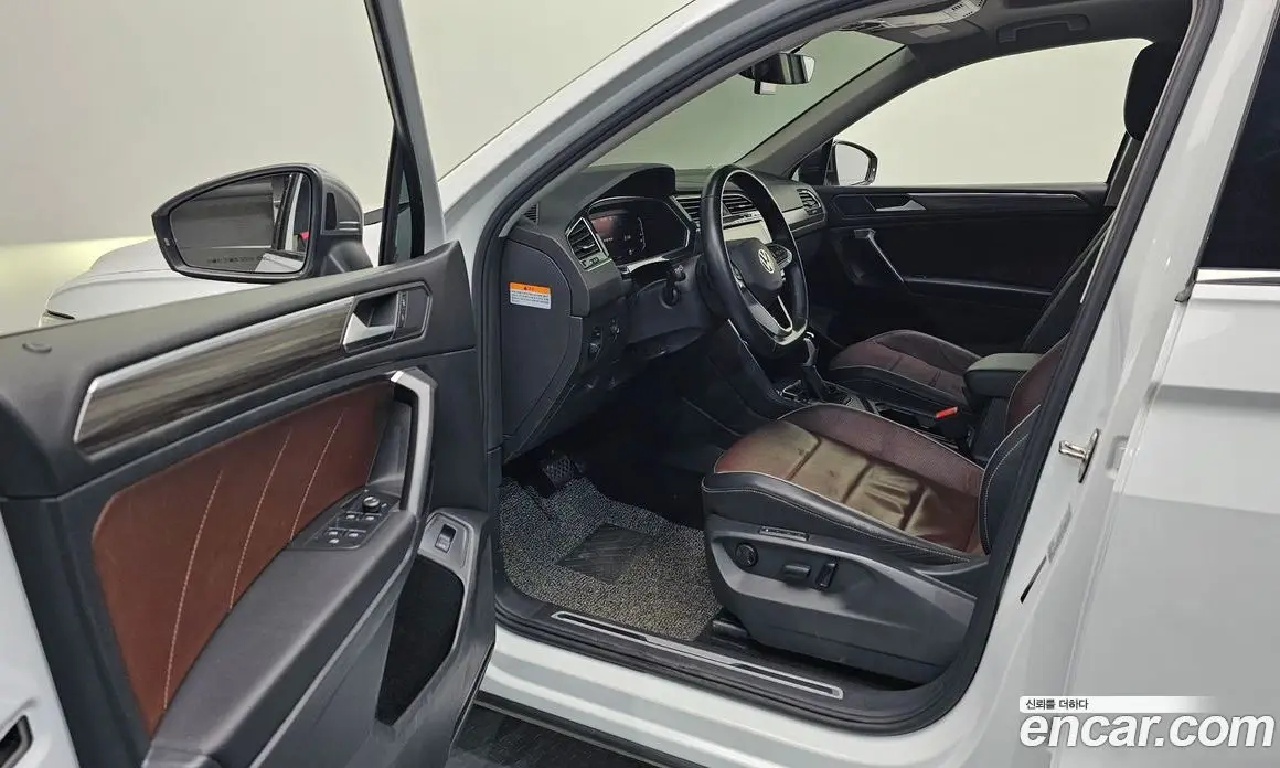 Volkswagen Tiguan 2022 2.0 автомат (гидро), фото 13