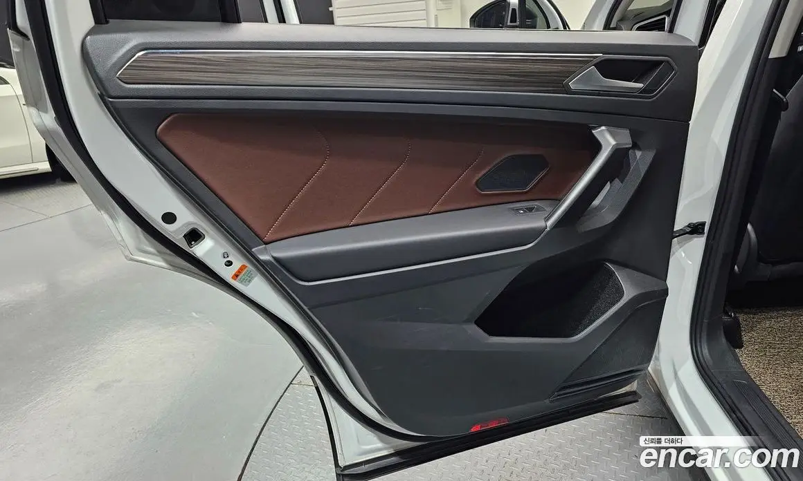 Volkswagen Tiguan 2022 2.0 автомат (гидро), фото 15