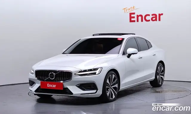 Volvo S60, 2023, 35 303 км