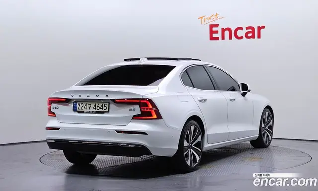 Volvo S60 2023 2.0 автомат (гидро), миниатюра 2