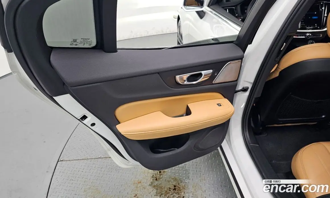 Volvo S60 2023 2.0 автомат (гидро), фото 15