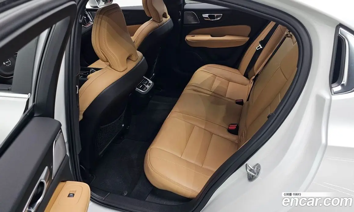 Volvo S60 2023 2.0 автомат (гидро), фото 17