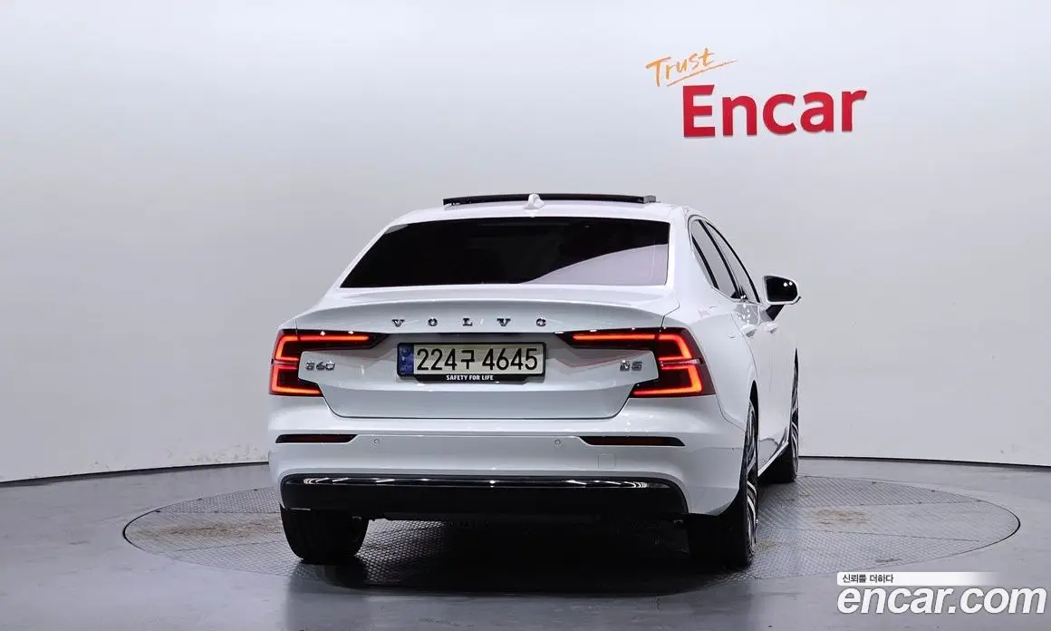 Volvo S60 2023 2.0 автомат (гидро), фото 4