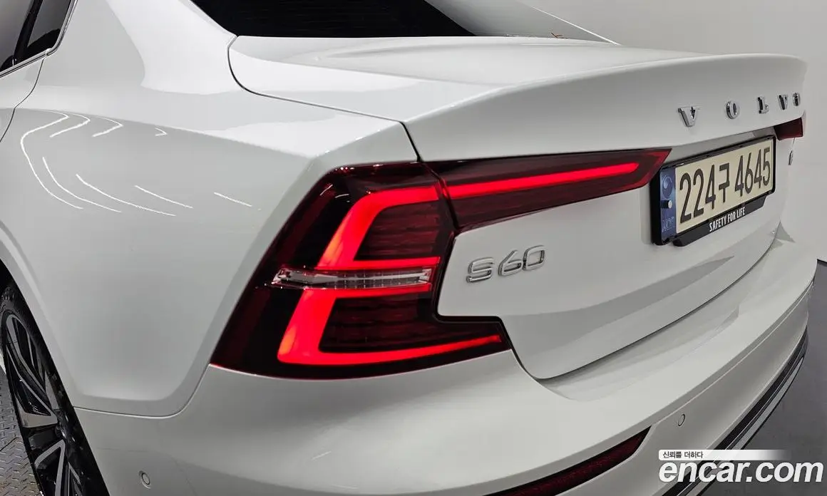 Volvo S60 2023 2.0 автомат (гидро), фото 9