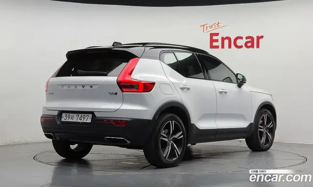 Volvo XC40 2019 2.0 автомат (гидро), миниатюра 2