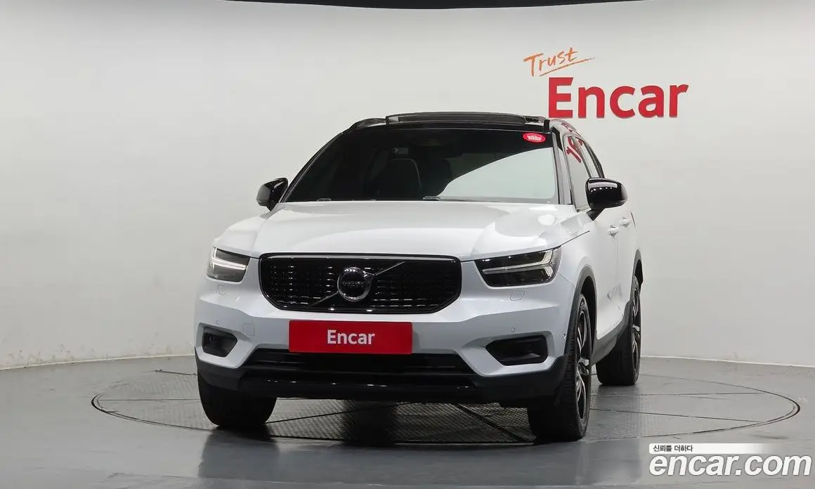 Volvo XC40 2019 2.0 автомат (гидро), фото 3