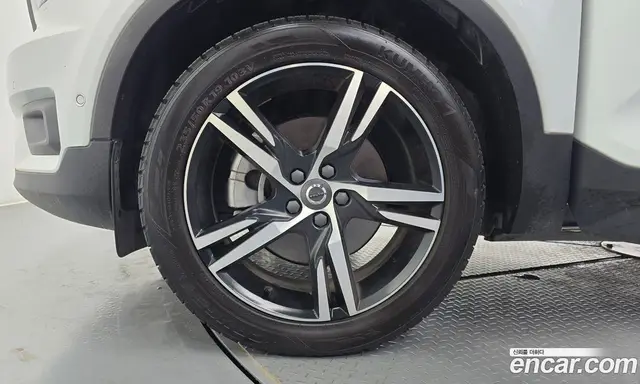 Volvo XC40 2019 2.0 автомат (гидро), миниатюра 5