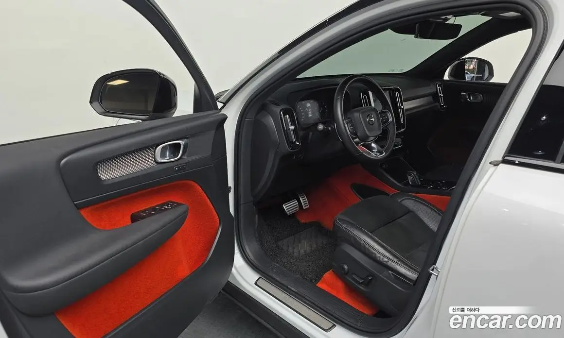 Volvo XC40 2019 2.0 автомат (гидро), фото 10