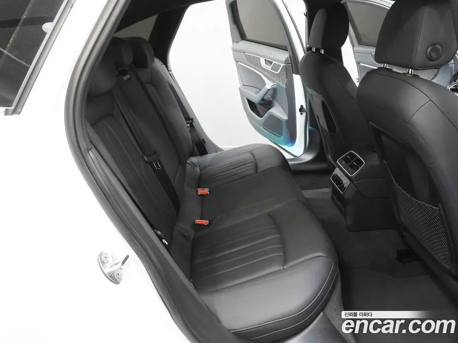 Audi A6 2021 2.0 автомат (гидро), фото 10