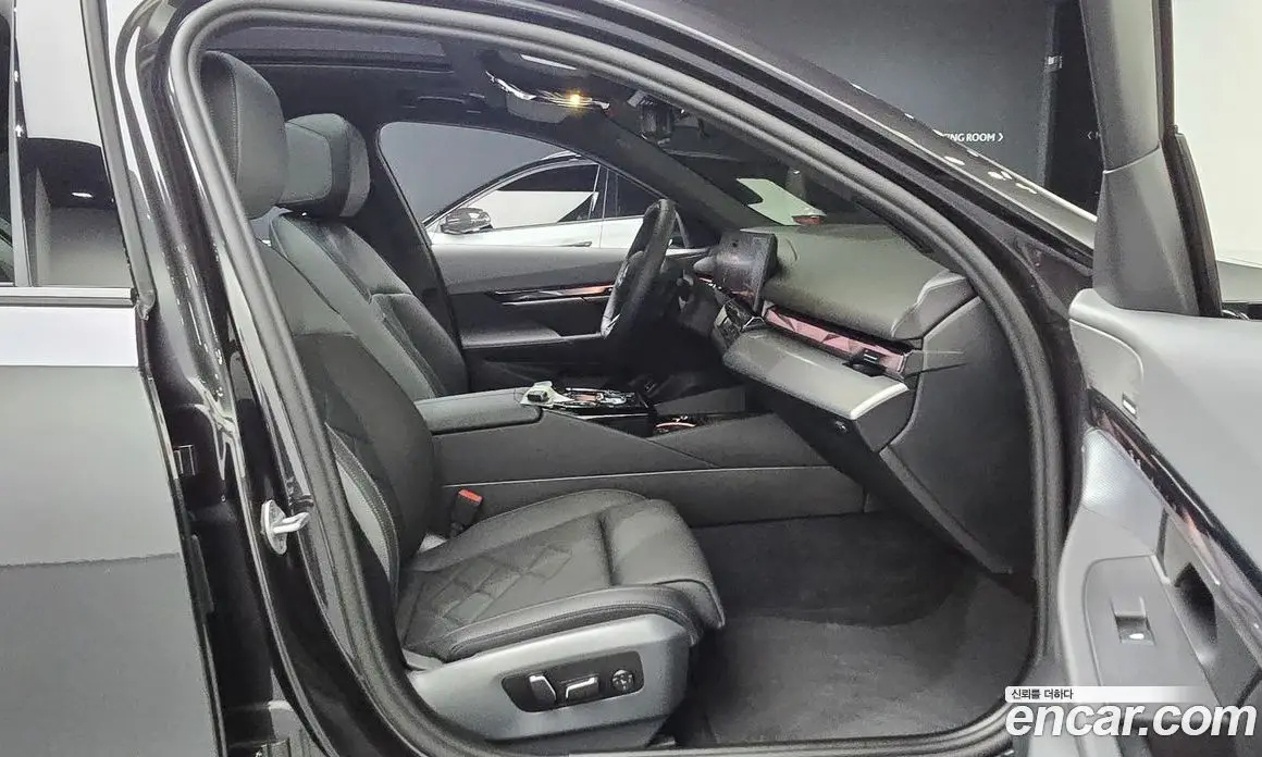 BMW 5 серия 2025 2.0 автомат (гидро), фото 15