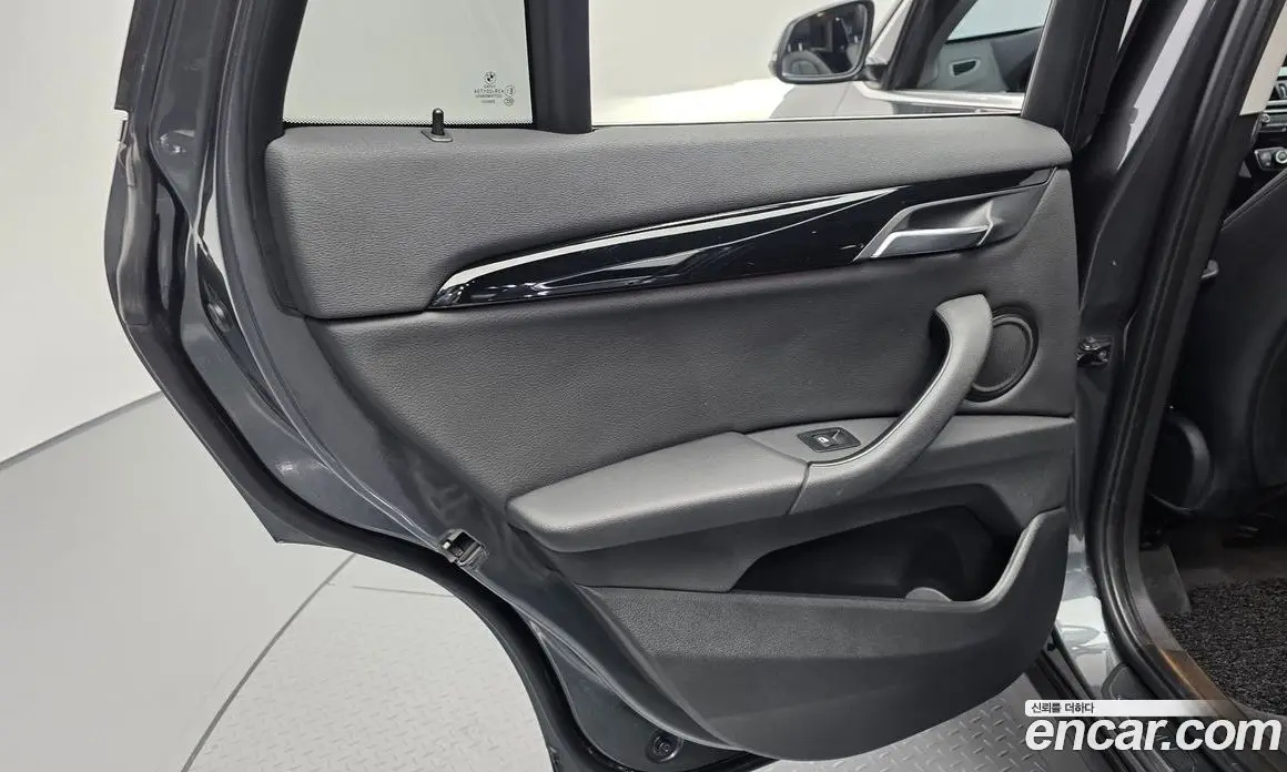 BMW X1 2018 2.0 автомат (гидро), фото 14