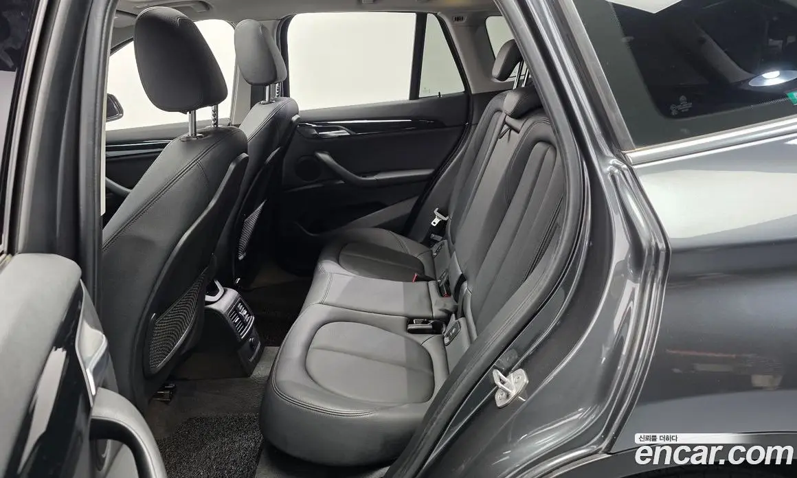BMW X1 2018 2.0 автомат (гидро), фото 16