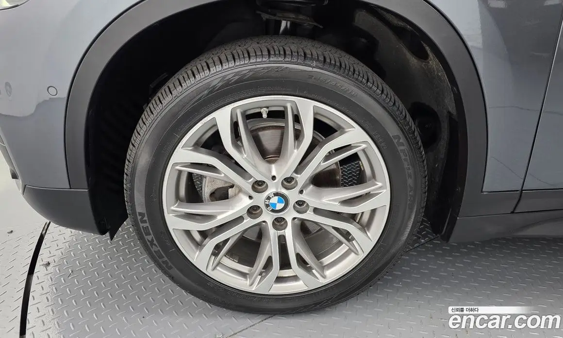 BMW X1 2018 2.0 автомат (гидро), фото 5