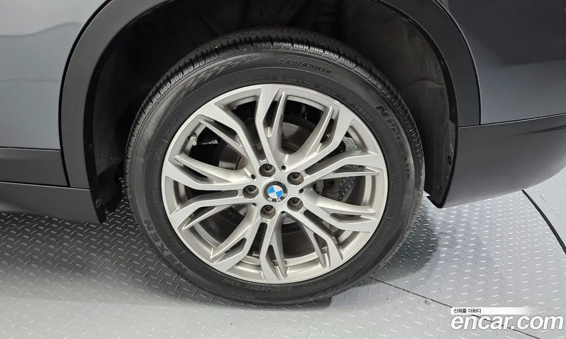 BMW X1 2018 2.0 автомат (гидро), фото 7