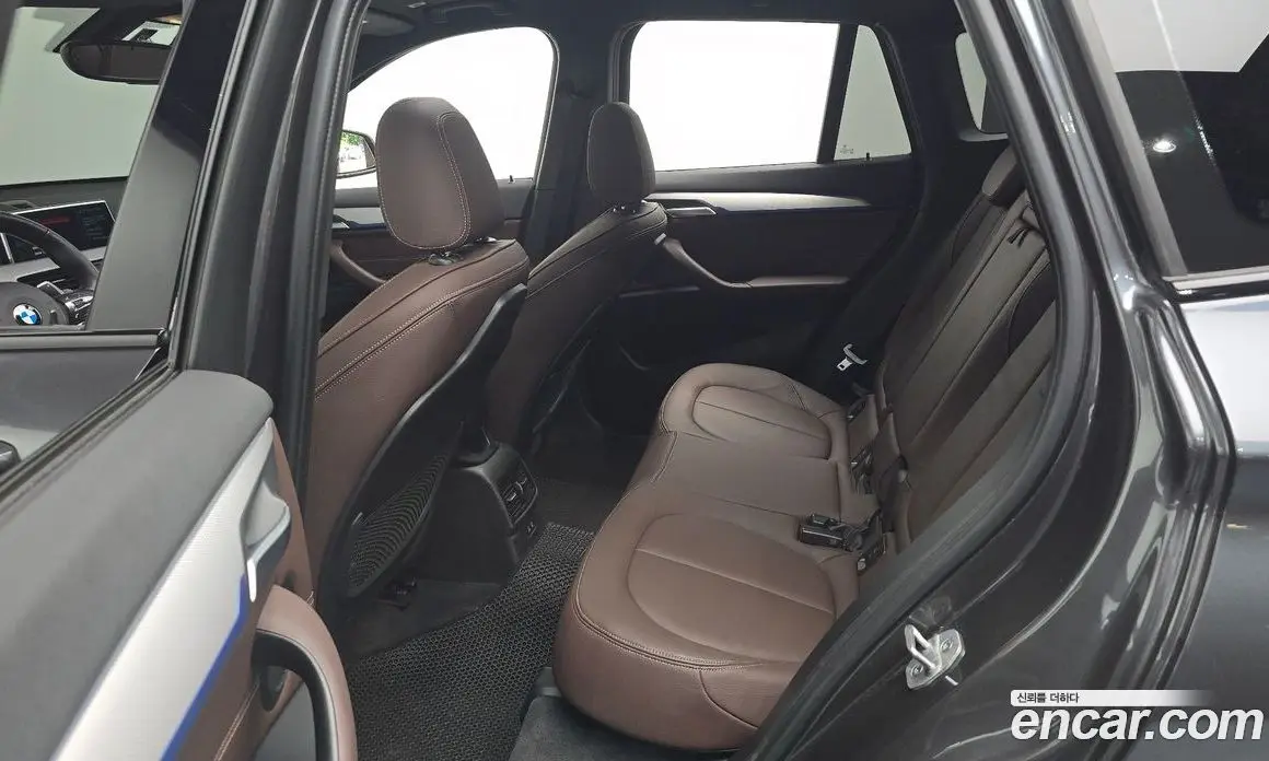 BMW X1 2021 2.0 автомат (гидро), фото 12