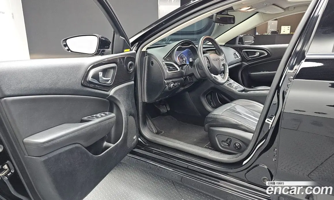 Chrysler 200 2015 2.4 автомат (гидро), фото 10 Chrysler 200 2015 2.4 автомат (гидро), фото 10
