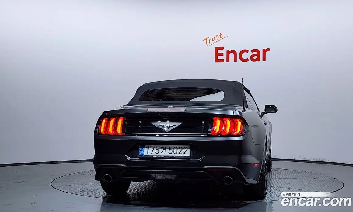Ford Mustang 2022 2.3 автомат (гидро), фото 4
