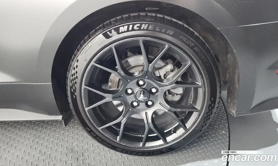 Ford Mustang 2022 2.3 автомат (гидро), фото 7