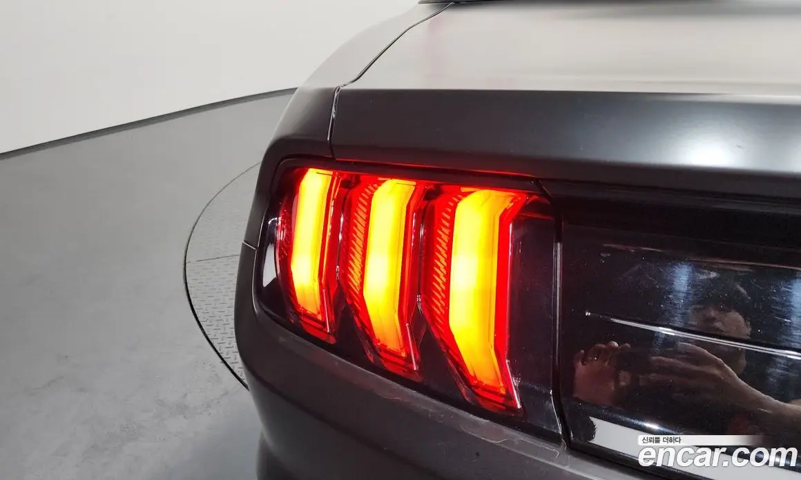 Ford Mustang 2022 2.3 автомат (гидро), фото 9