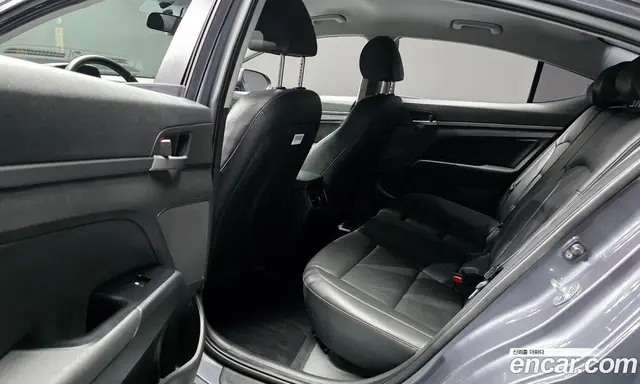 Hyundai Avante 2016 1.6 автомат (гидро), миниатюра 12