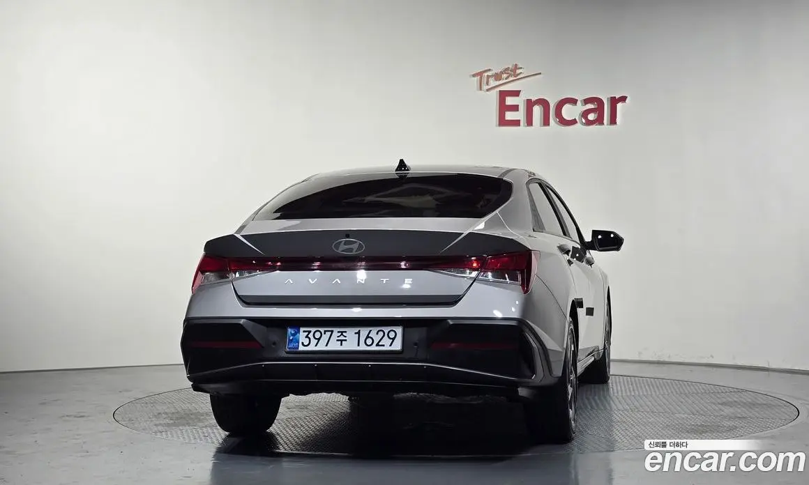 Hyundai Avante 2023 1.6 автомат (гидро), фото 4