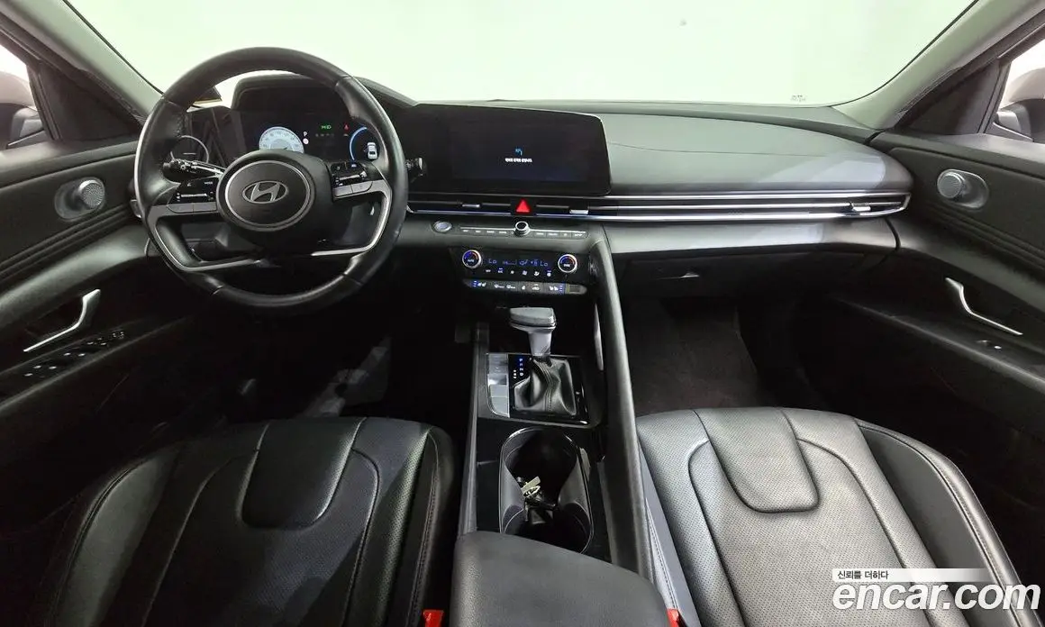 Hyundai Avante 2023 1.6 автомат (гидро), фото 7