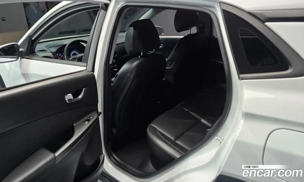 Hyundai Kona 2021 1.6 автомат (гидро), фото 16