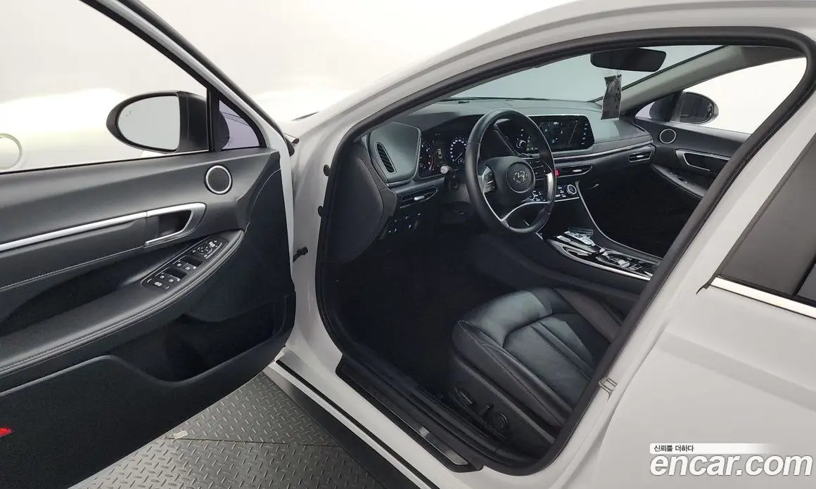 Hyundai Sonata 2023 2.0 автомат (гидро), фото 13