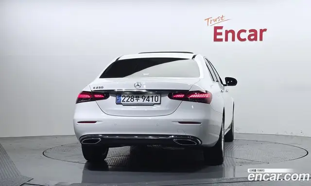 Mercedes-Benz E-Class 2023 2.0 гидро, миниатюра 4 Mercedes-Benz E-Class 2023 2.0 гидро, миниатюра 4
