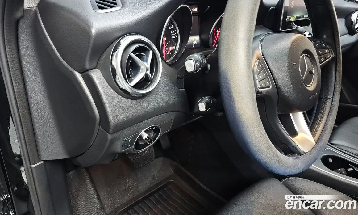 Mercedes-Benz GLA-Class 2018 2.0 гидро, фото 26
