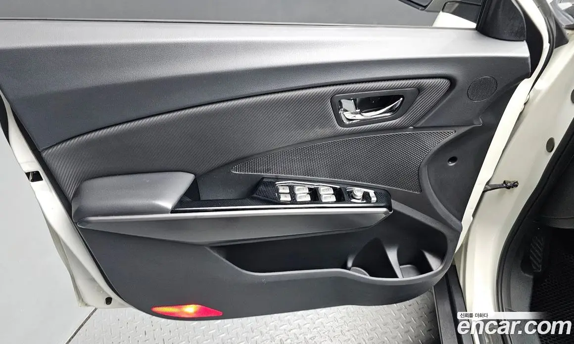 SsangYong TIBOLI 2017 1.6 автомат (гидро), фото 14