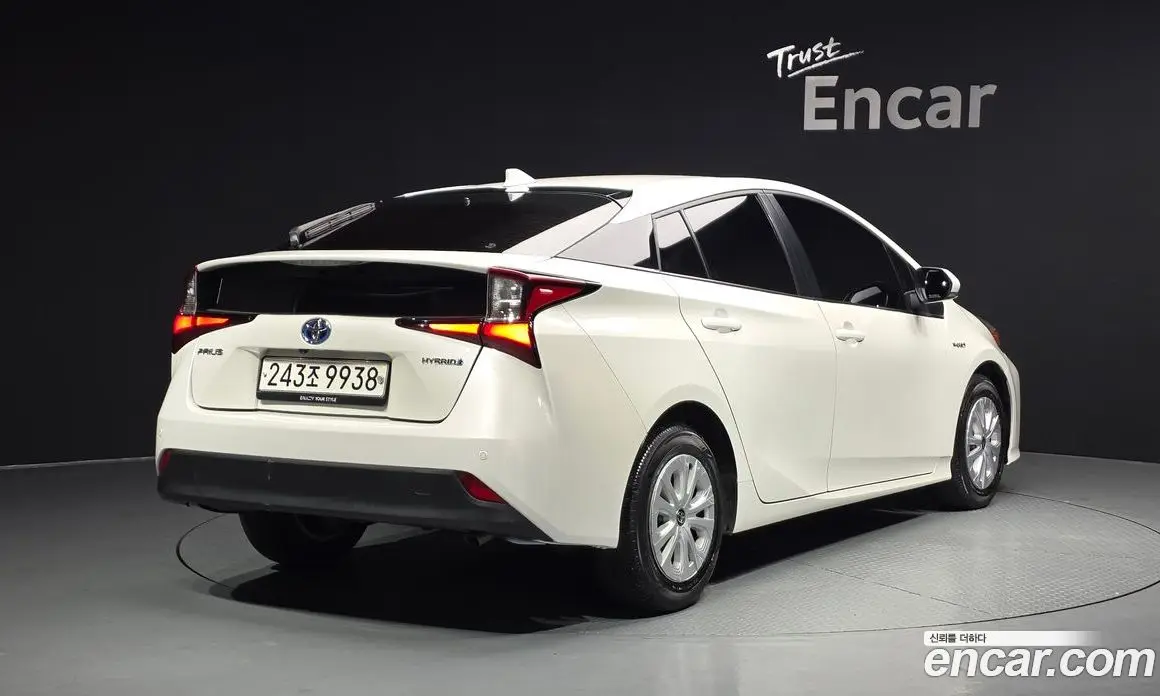 Toyota Prius 2019 1.8 автомат (гидро), фото 2 Toyota Prius 2019 1.8 автомат (гидро), фото 2
