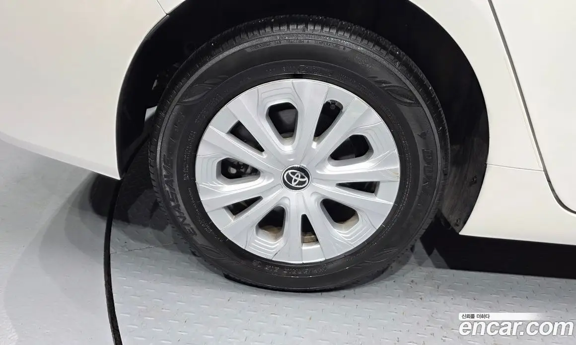 Toyota Prius 2019 1.8 автомат (гидро), фото 5 Toyota Prius 2019 1.8 автомат (гидро), фото 5