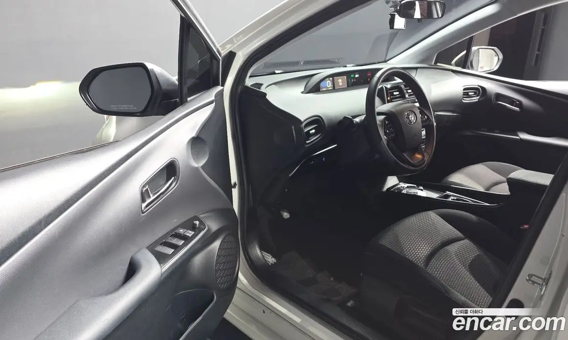 Toyota Prius 2019 1.8 автомат (гидро), фото 10 Toyota Prius 2019 1.8 автомат (гидро), фото 10