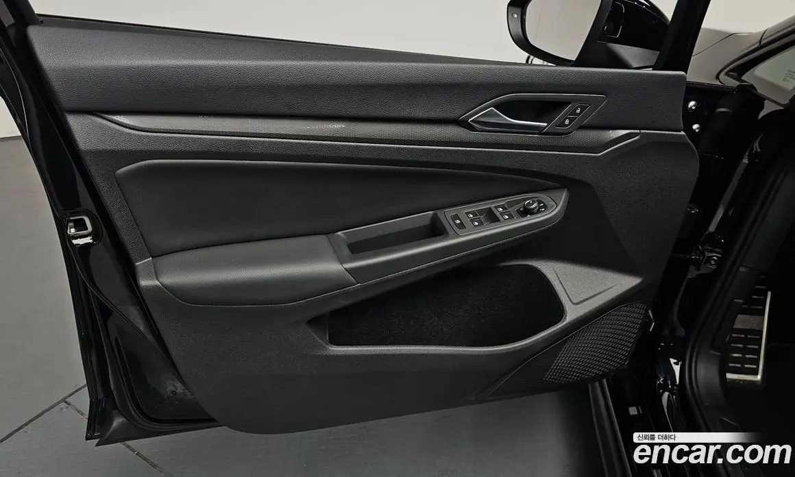 Volkswagen Golf 2023 2.0 автомат (гидро), фото 13