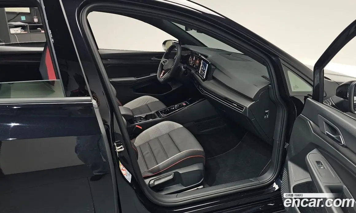 Volkswagen Golf 2023 2.0 автомат (гидро), фото 15
