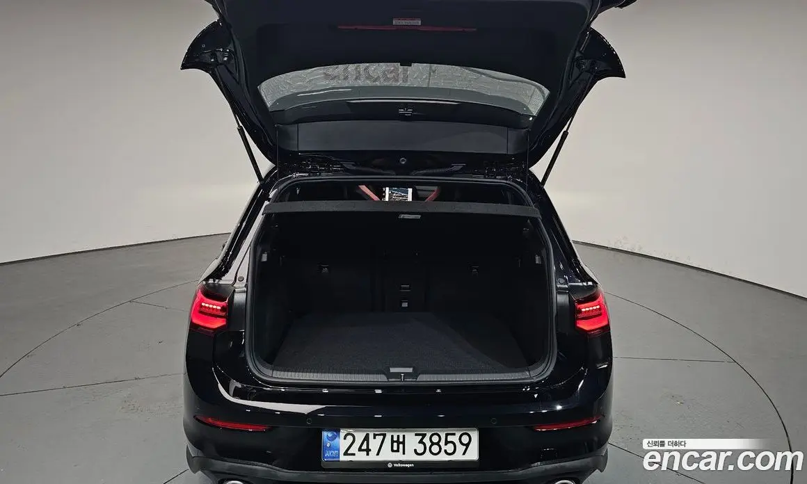 Volkswagen Golf 2023 2.0 автомат (гидро), фото 25
