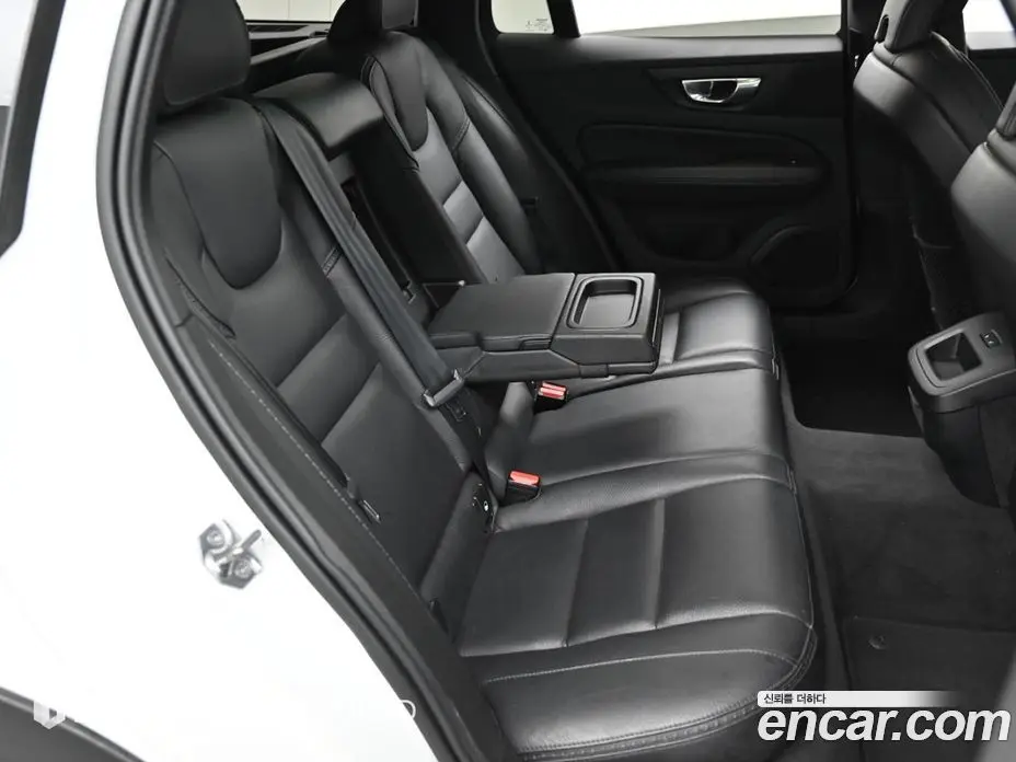 Volvo V60 2020 2.0 автомат (гидро), фото 12